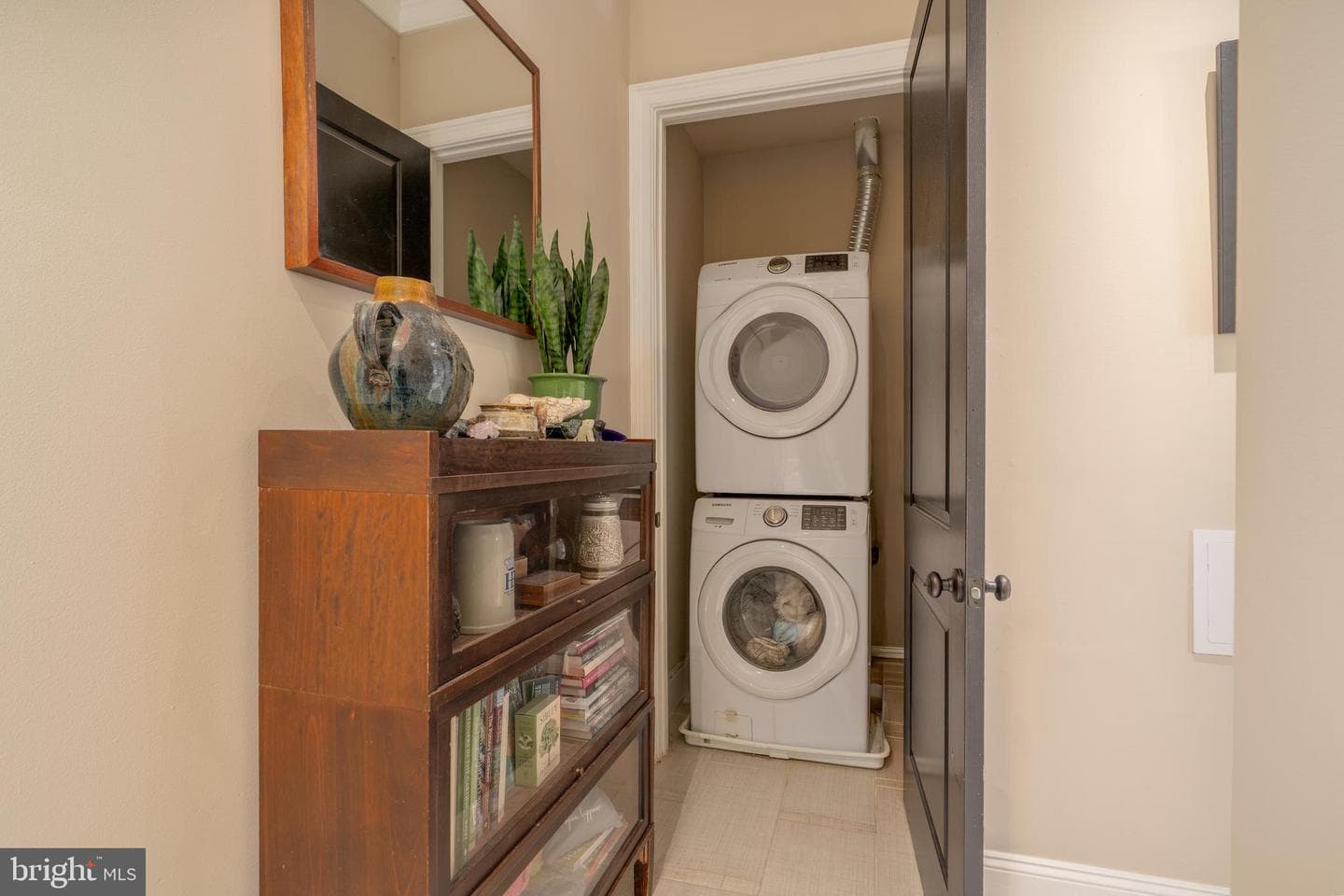 2464 Ontario Road NW #1 photo 18