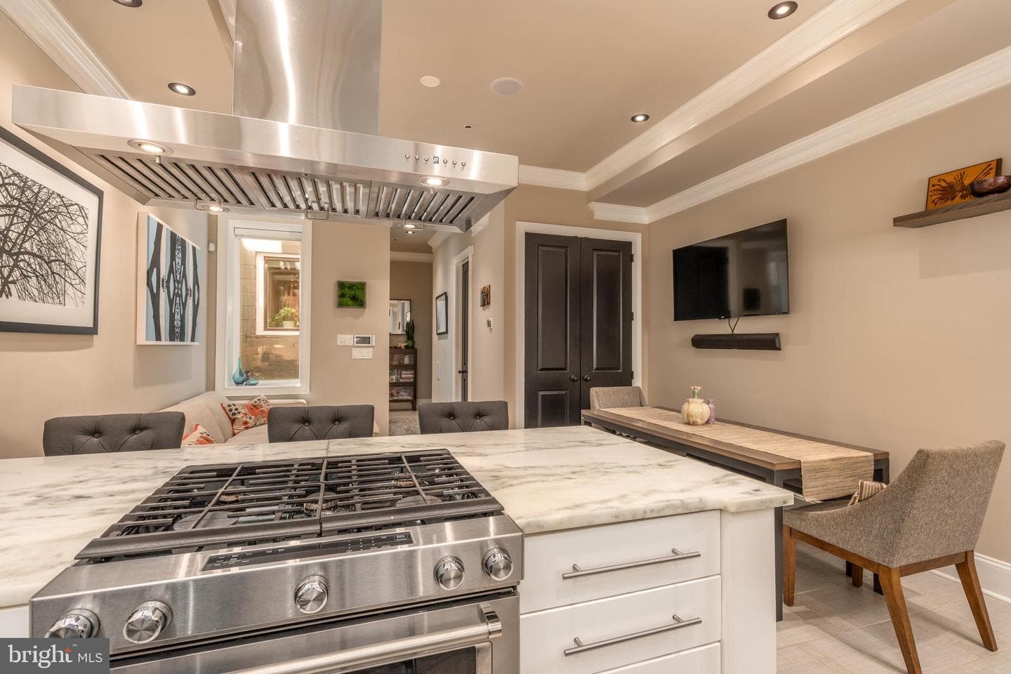 2464 Ontario Road NW #1 photo 3