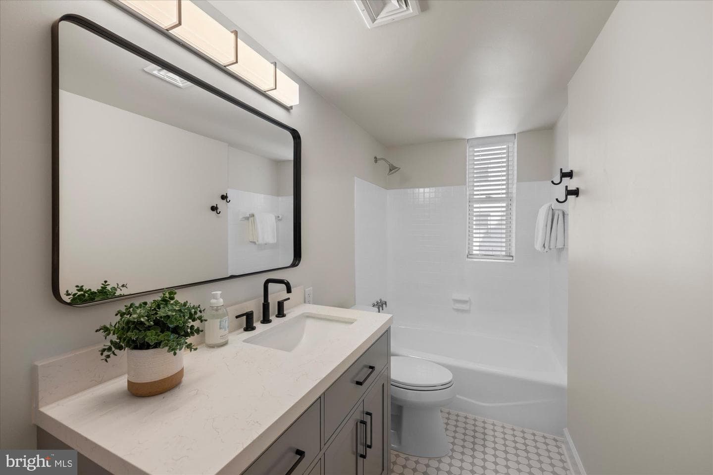 2127 California Street NW #204 photo 17