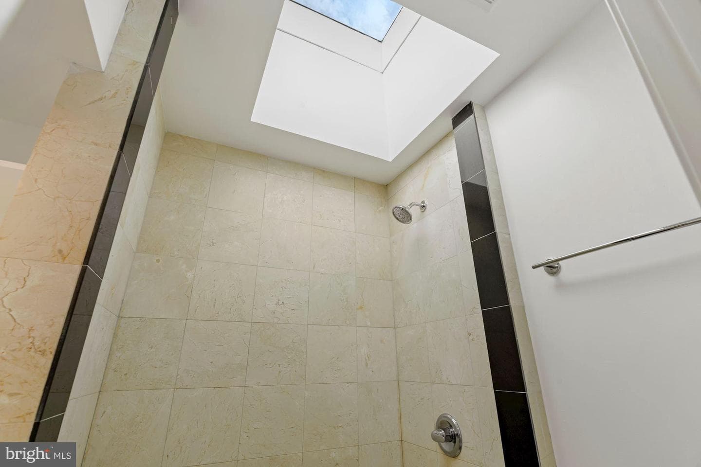 627 Gresham Place NW photo 21