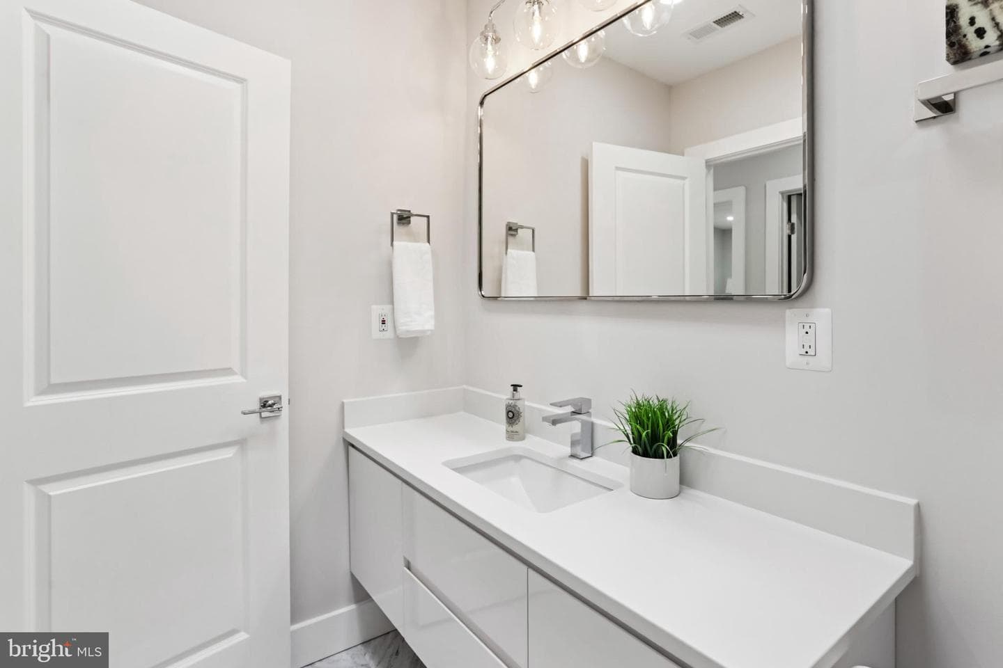 208 Webster Street NW photo 27