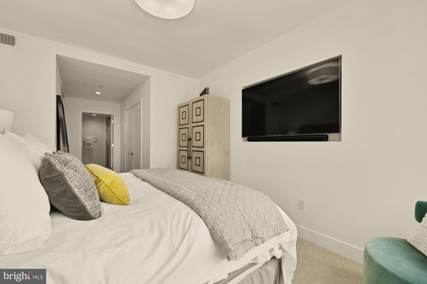45 Sutton Square SW #906 photo 17