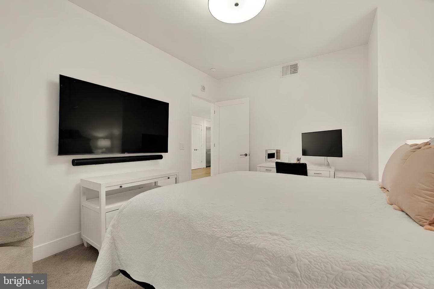 45 Sutton Square SW #906 photo 23