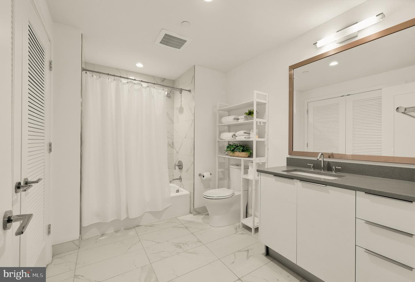 45 Sutton Square SW #906 photo 24