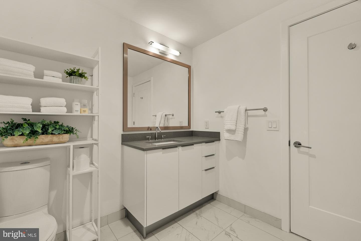 45 Sutton Square SW #906 photo 25