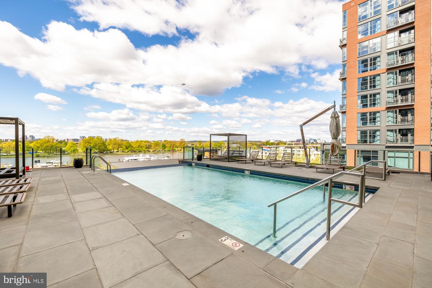 45 Sutton Square SW #906 photo 34