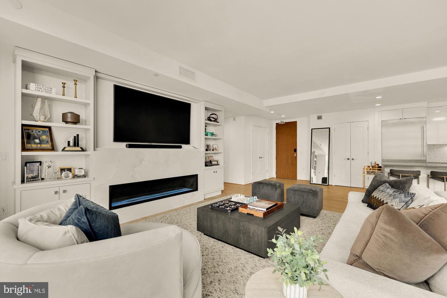 45 Sutton Square SW #906 photo 6