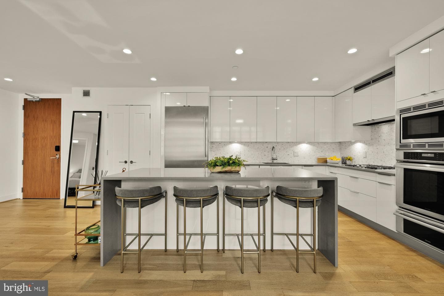 45 Sutton Square SW #906 photo 9