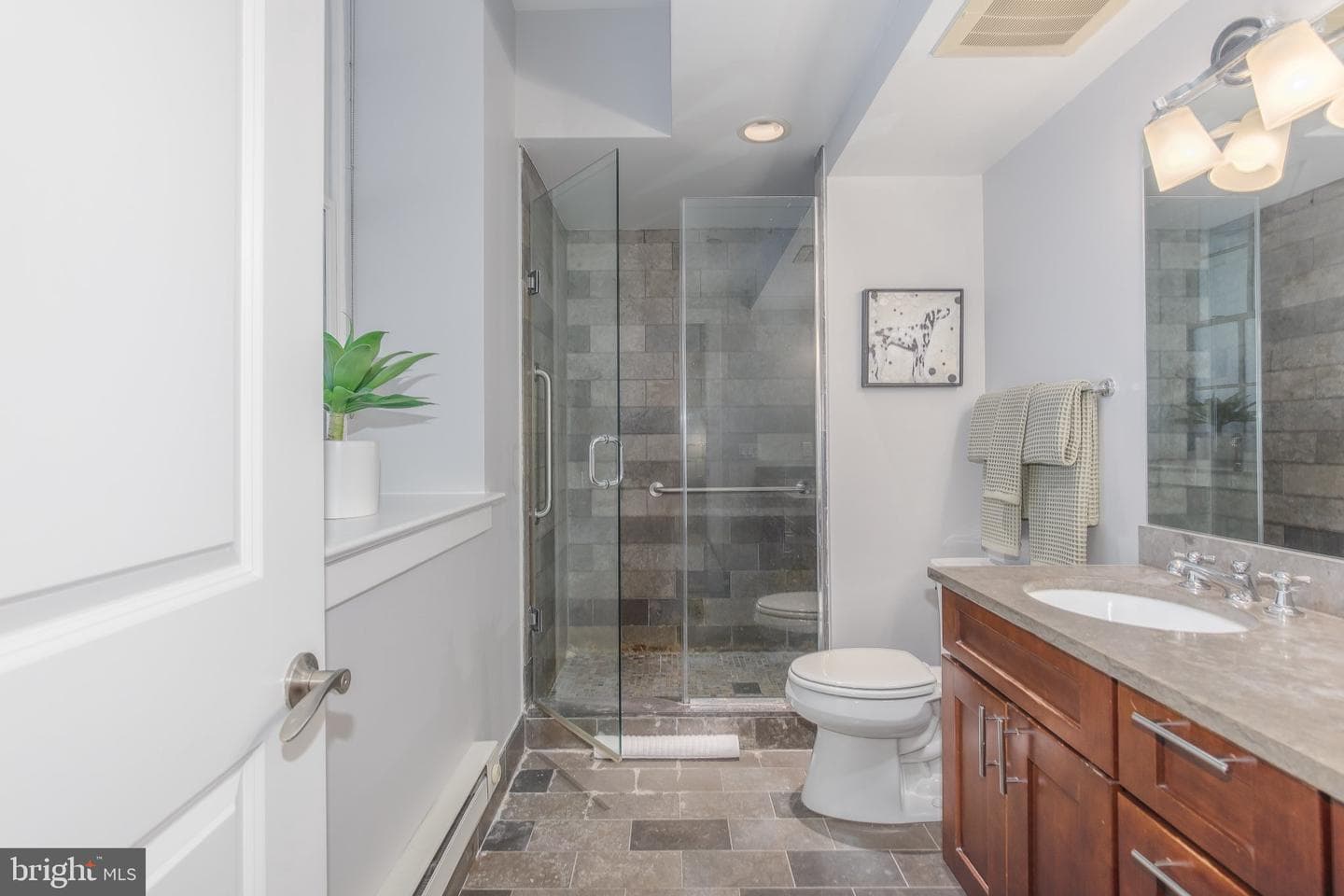 215 I Street NE #105 photo 32