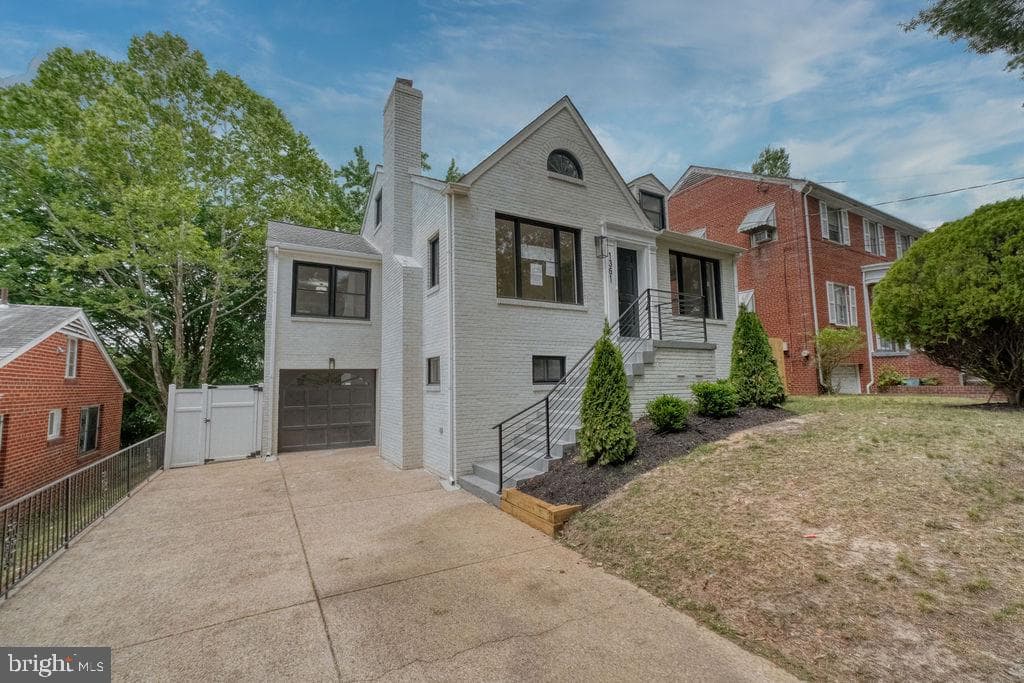 1361 Branch Avenue SE photo 2