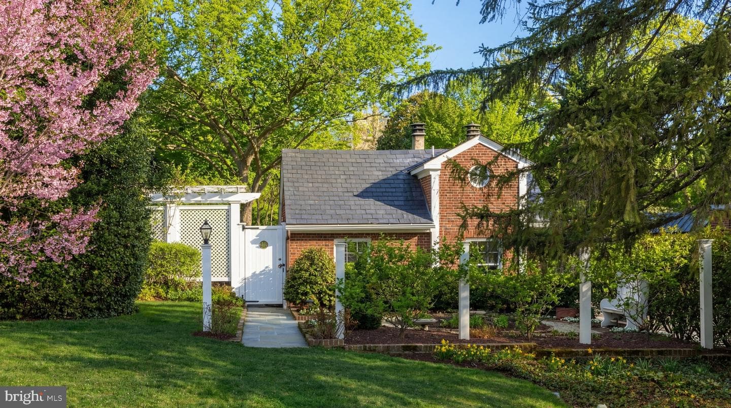 3609 Edmunds Street NW photo 41