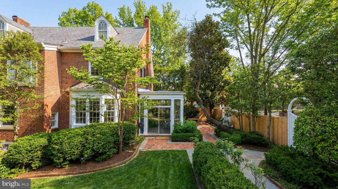 3609 Edmunds Street NW photo 43