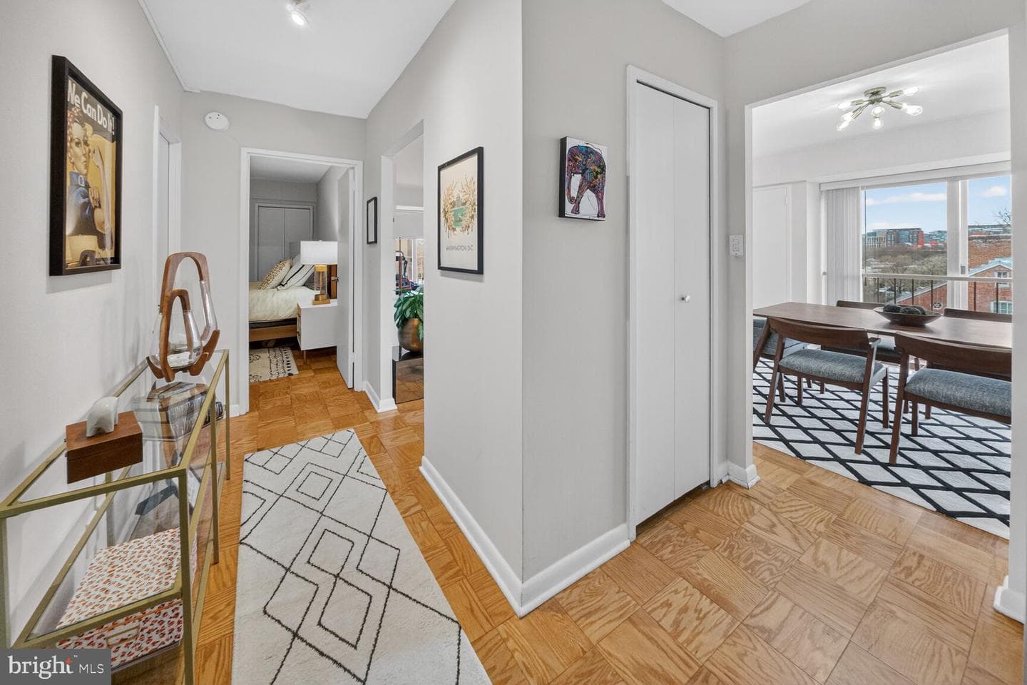 560 N SW #n615 photo 4