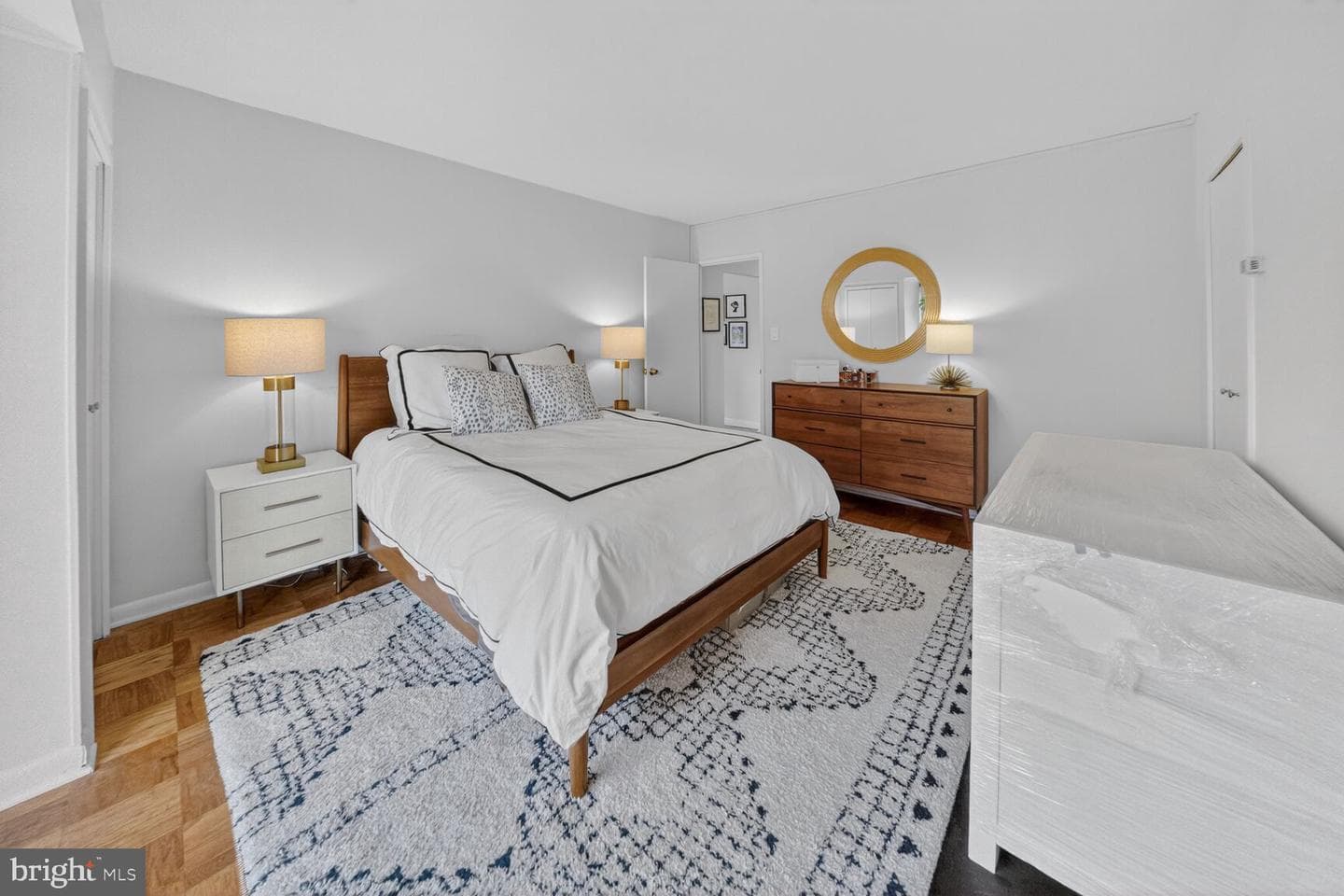 560 N SW #n615 photo 9