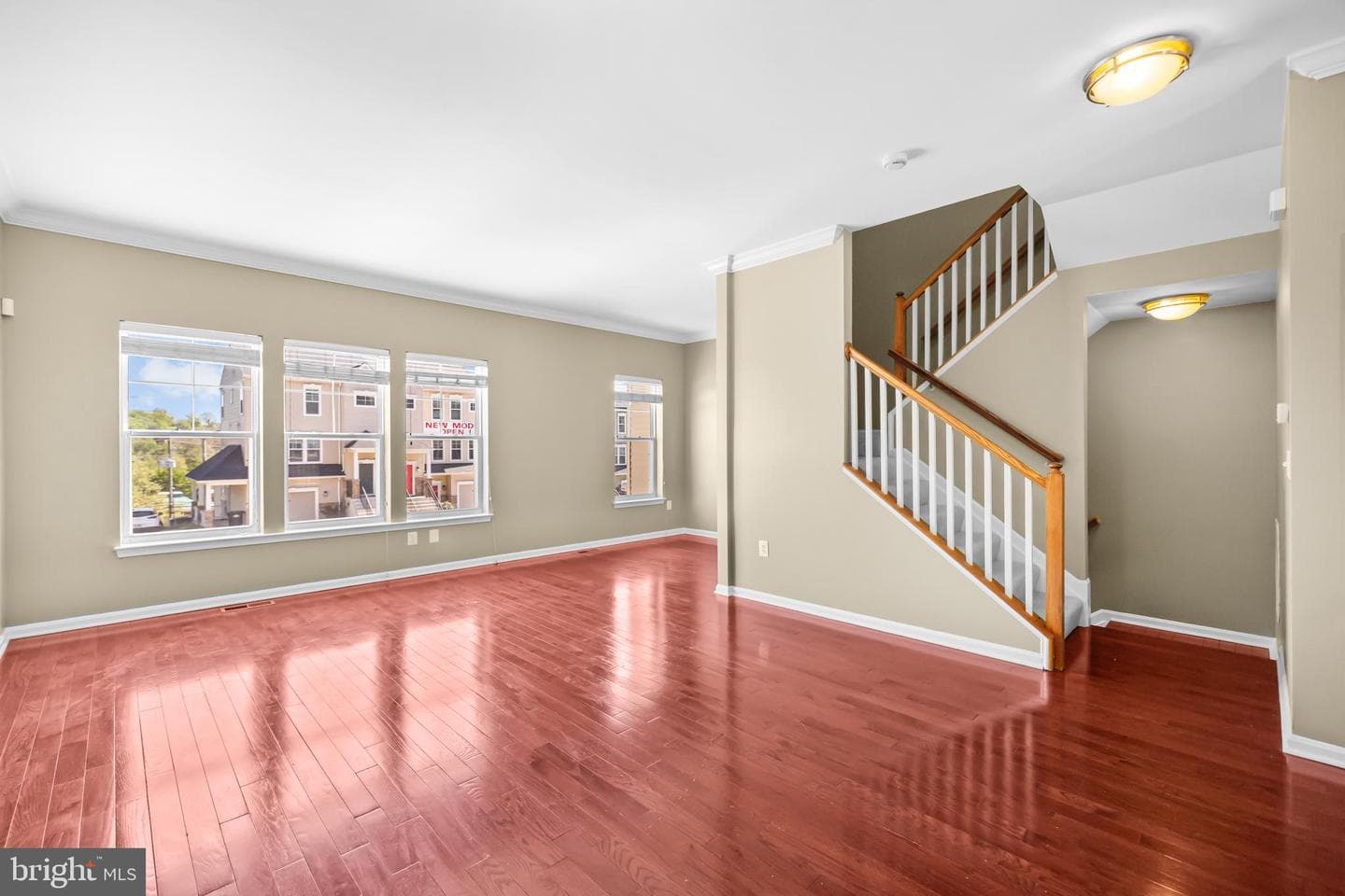 427 Woodcrest Drive SE photo 4