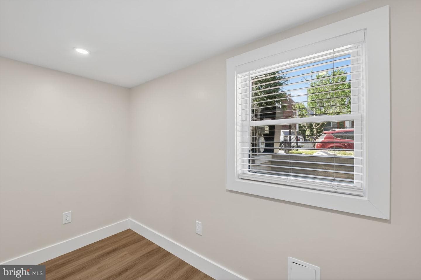 1114 Oates Street NE photo 28