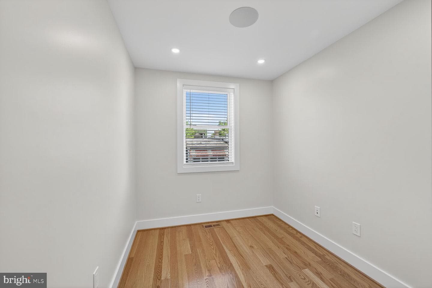 1114 Oates Street NE photo 29