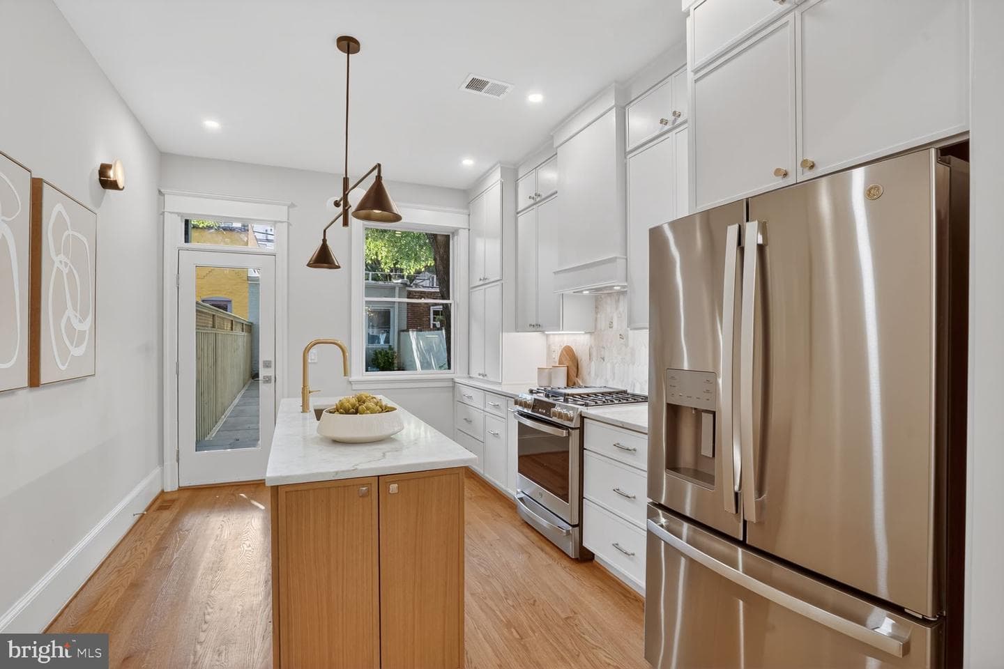 1850 Ontario Place NW photo 9