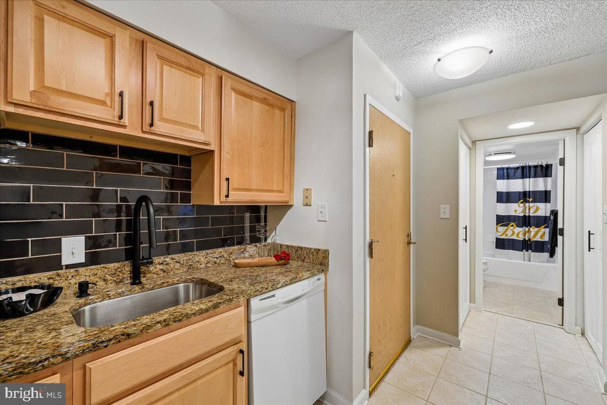 2111 Wisconsin Avenue NW #118 photo 13