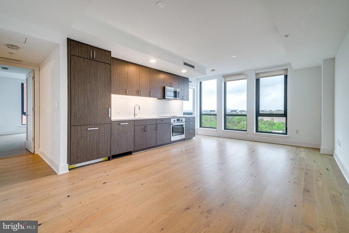 1211 Van Street SE #806, Washington
