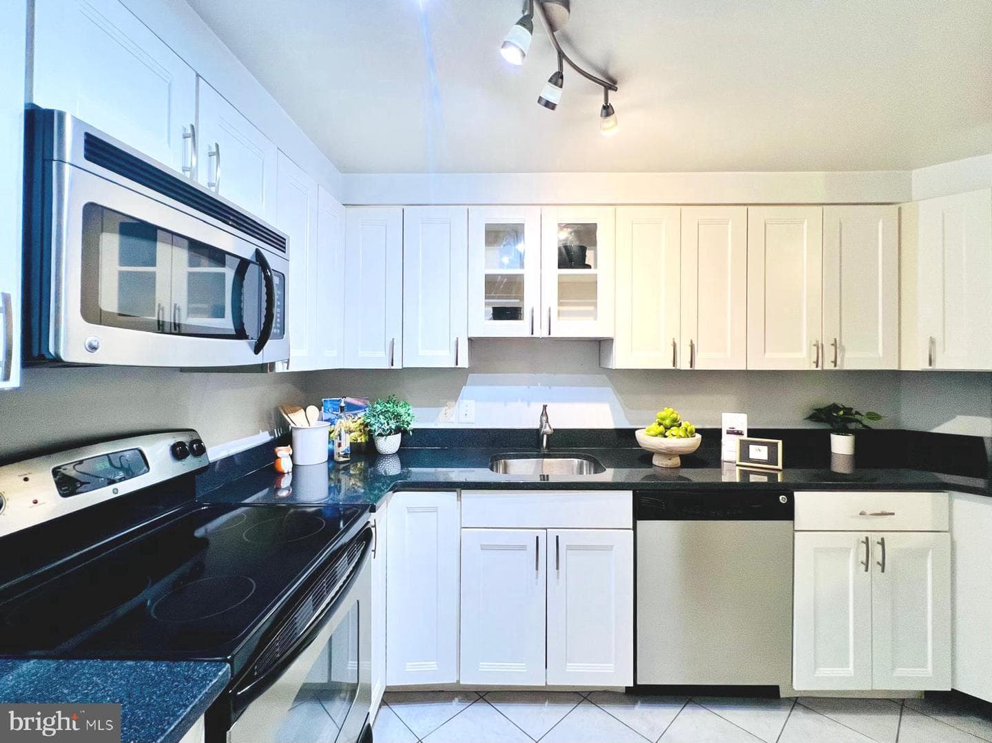 2111 Wisconsin Avenue NW #110 photo 8