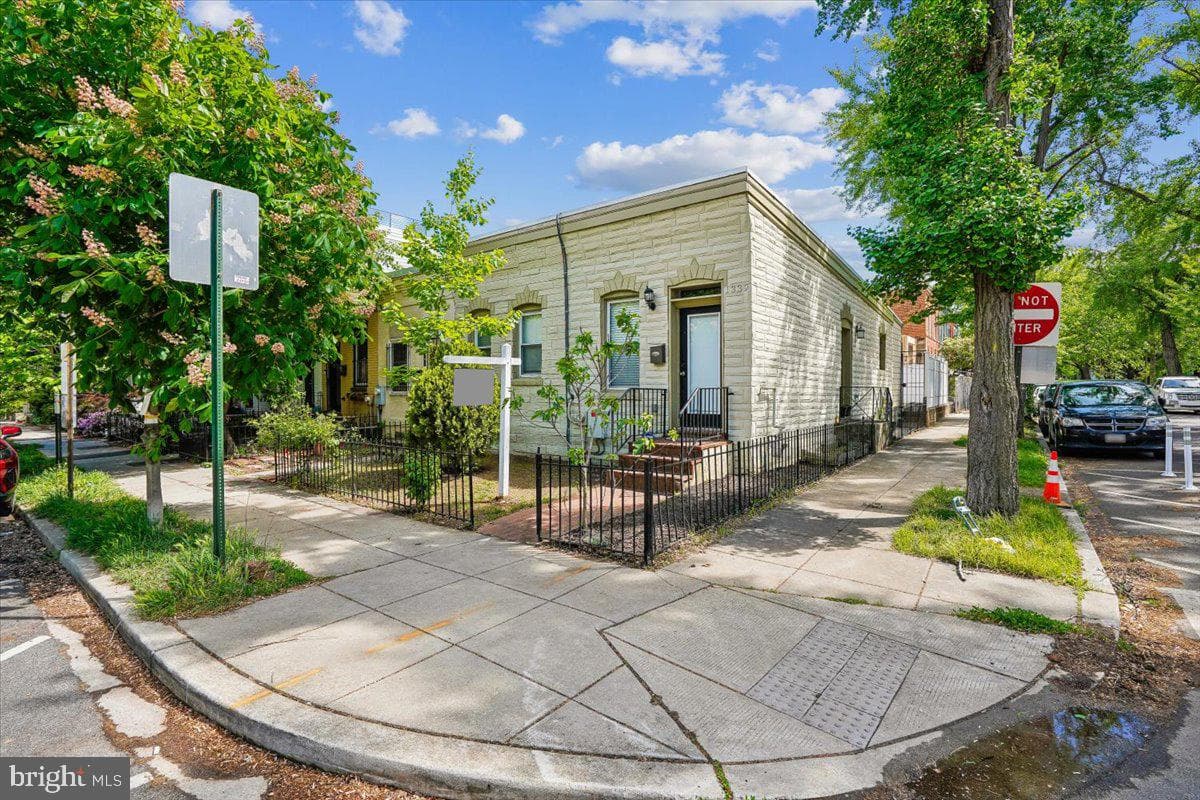 1339 C Street NE, Washington