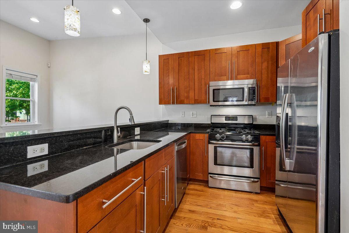 1339 C Street NE photo 10