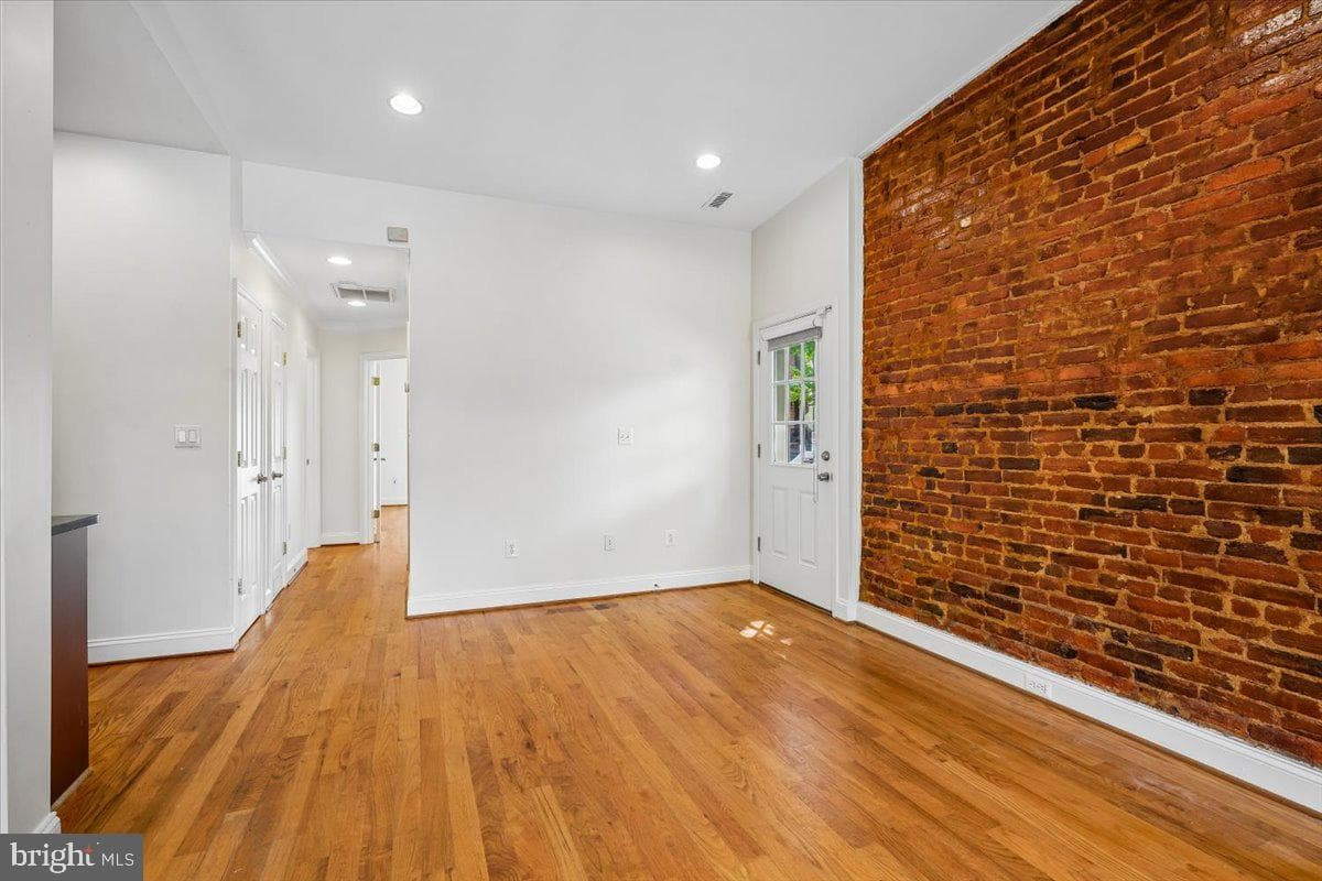 1339 C Street NE photo 11