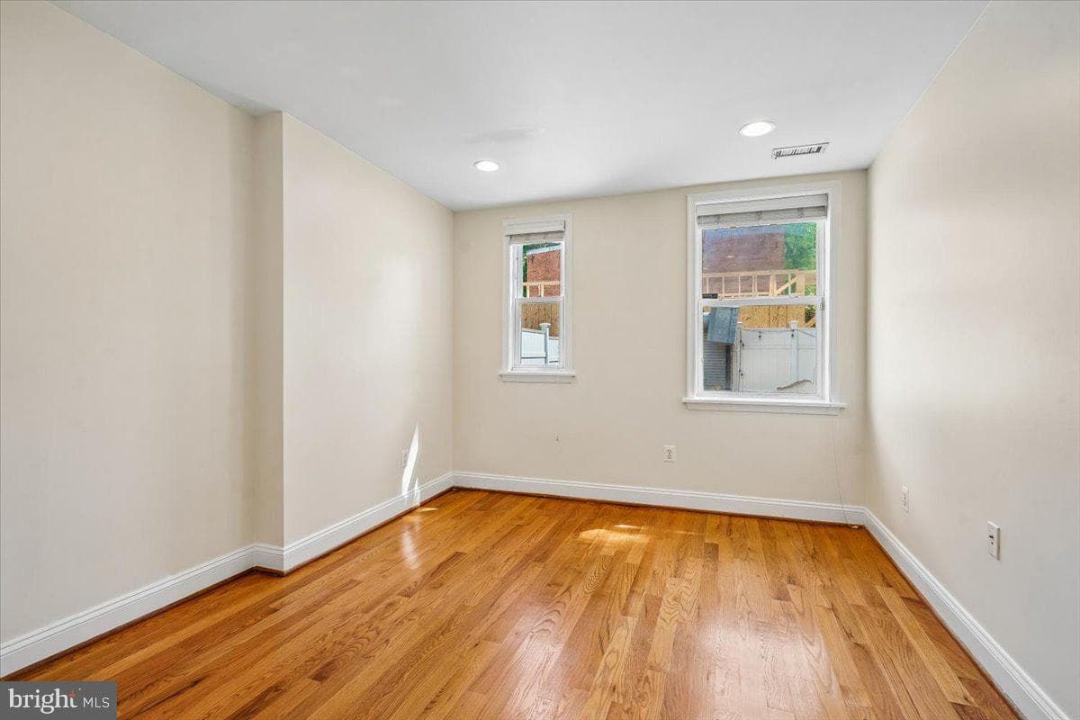 1339 C Street NE photo 14