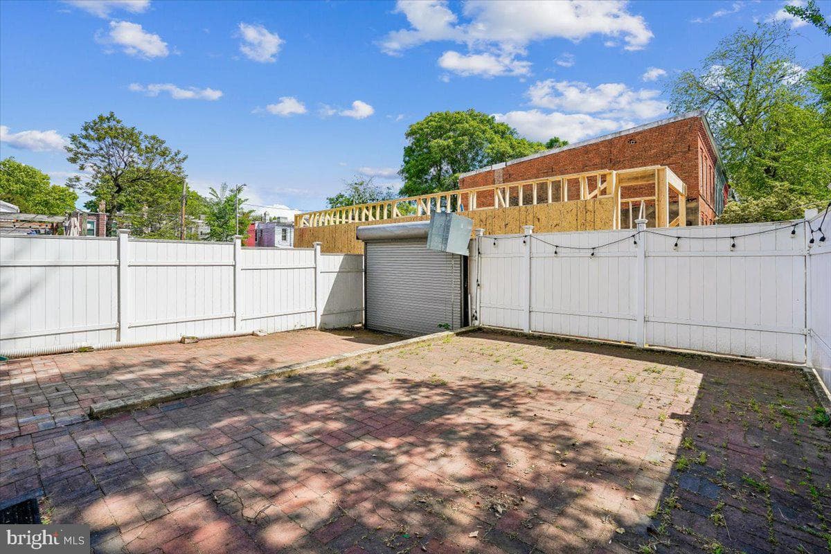1339 C Street NE photo 21