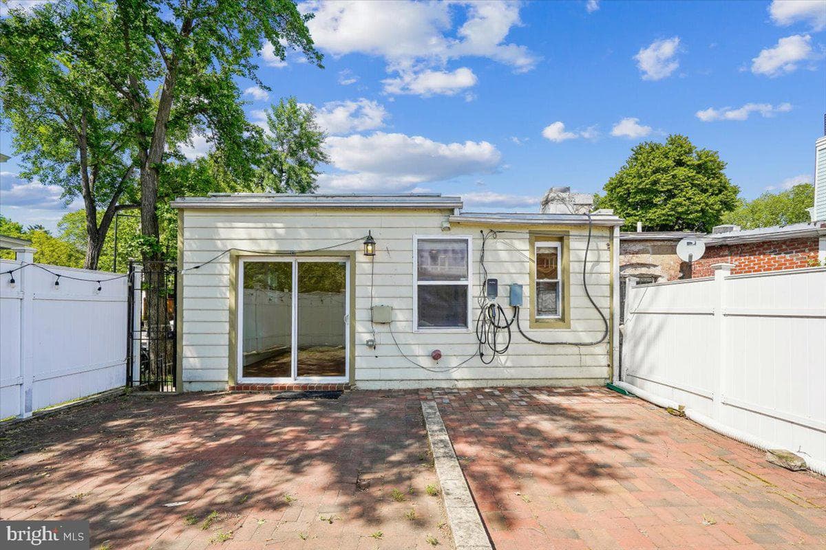 1339 C Street NE photo 24