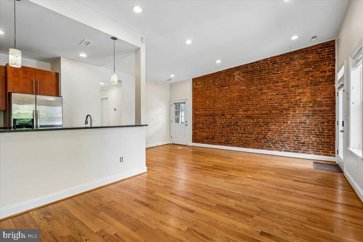 1339 C Street NE photo 7