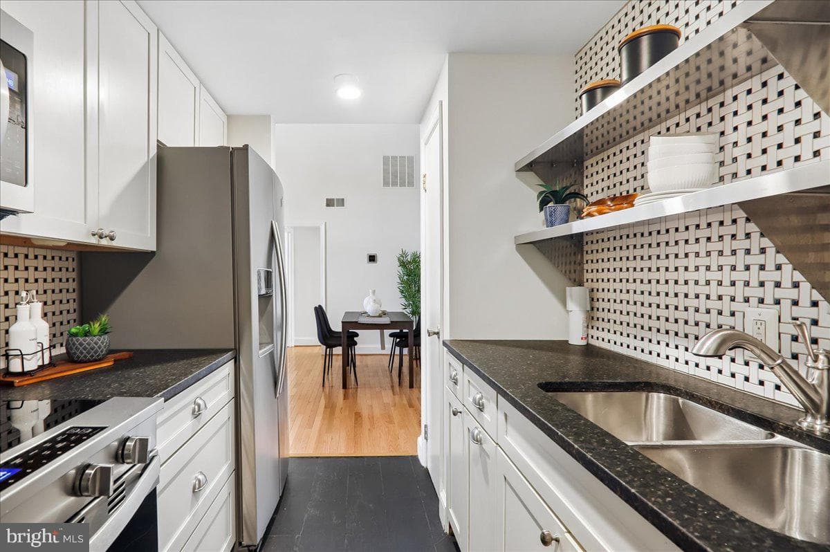 523 8th Street NE #302 photo 10
