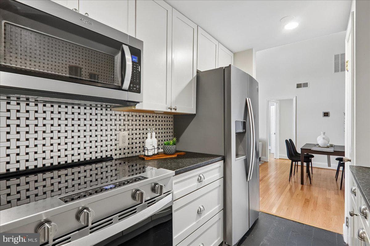 523 8th Street NE #302 photo 11