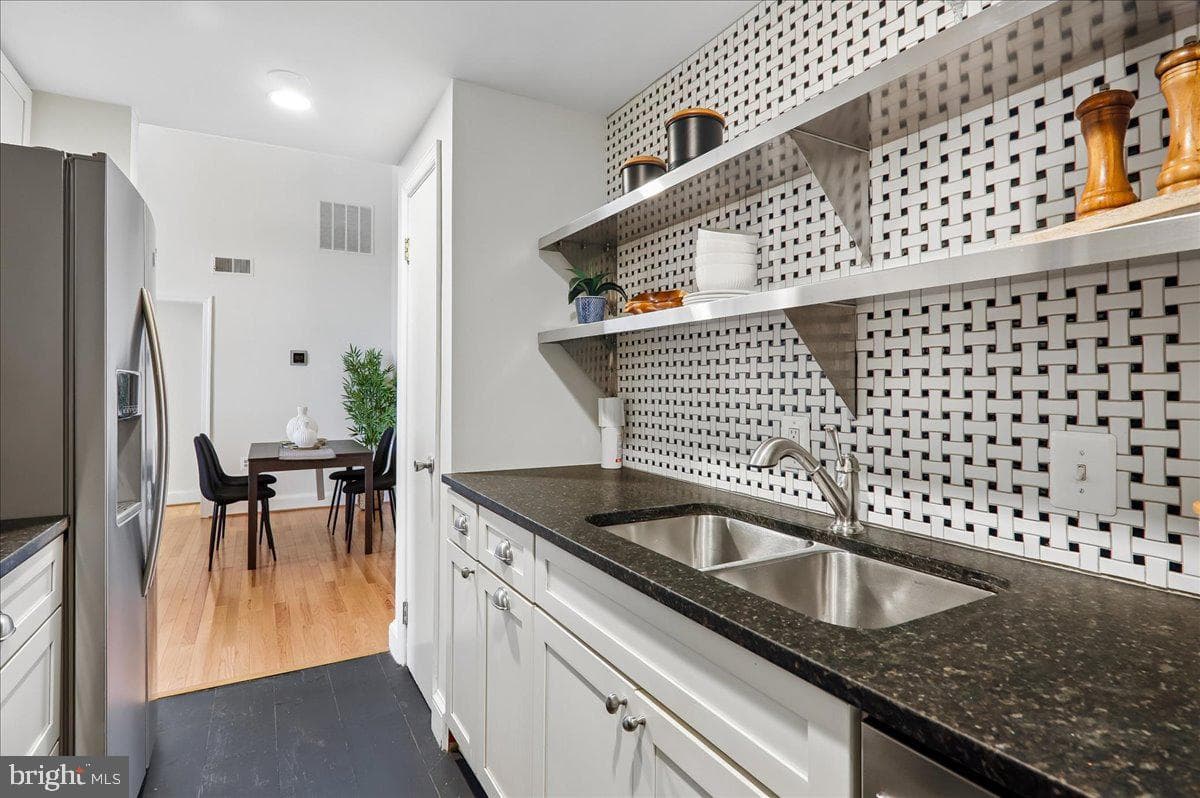 523 8th Street NE #302 photo 12