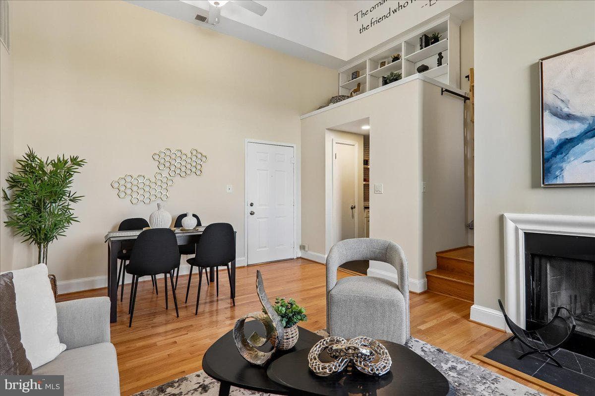 523 8th Street NE #302 photo 20