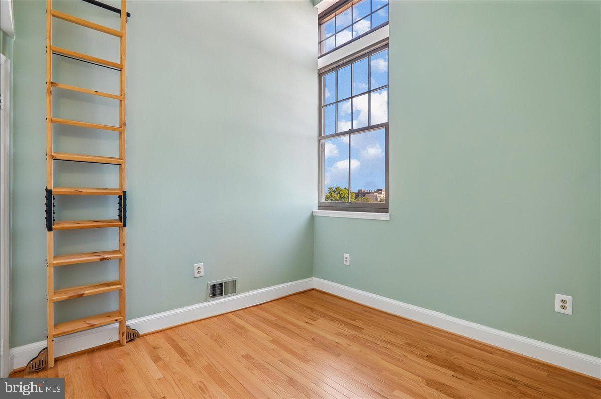 523 8th Street NE #302 photo 23