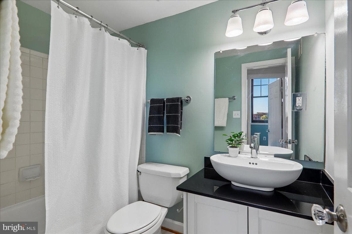 523 8th Street NE #302 photo 26