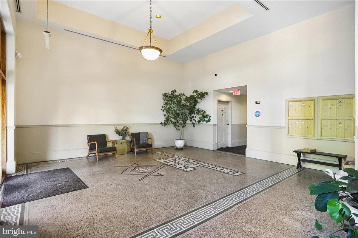 523 8th Street NE #302 photo 4