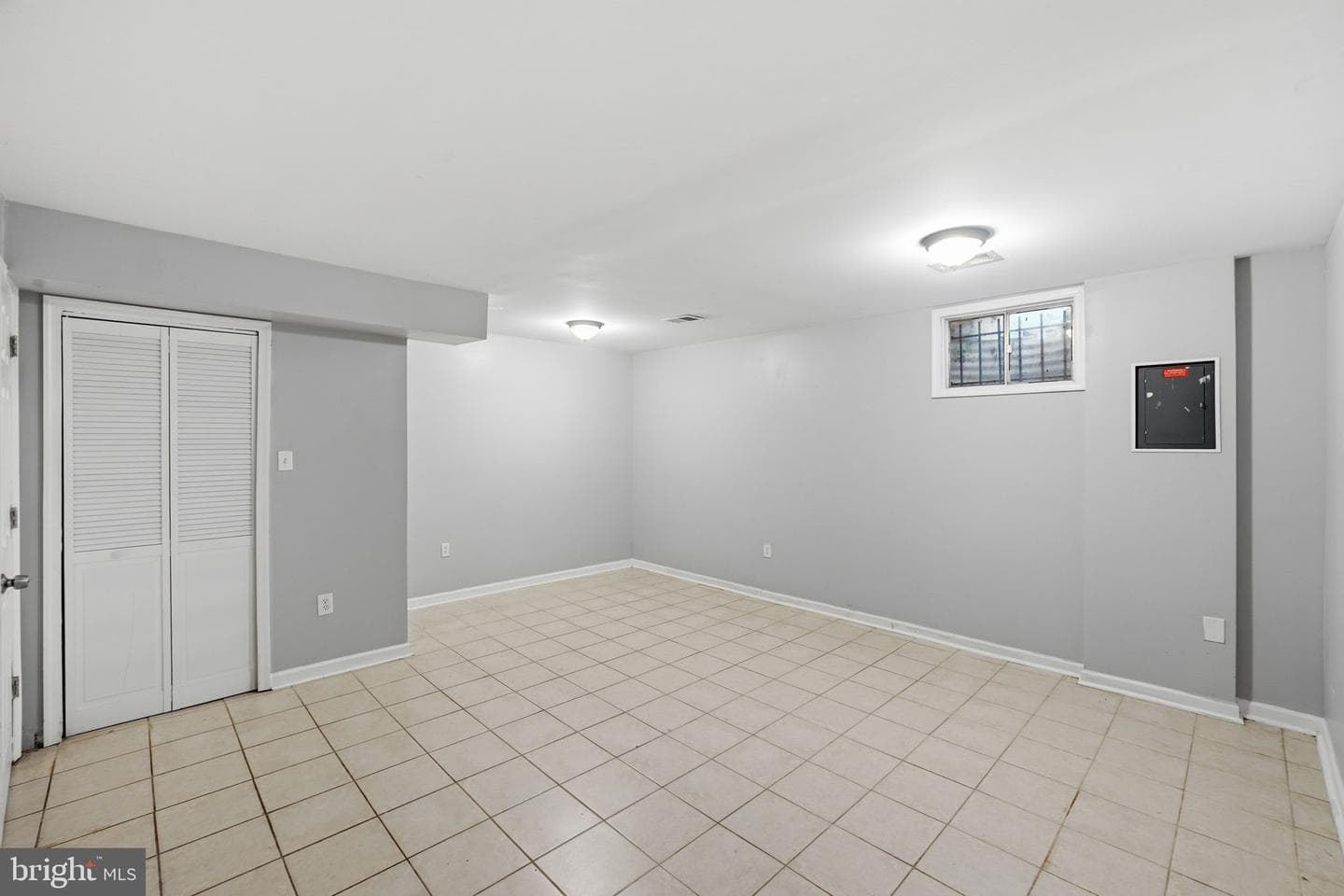 1102 Barnaby Terrace SE photo 10