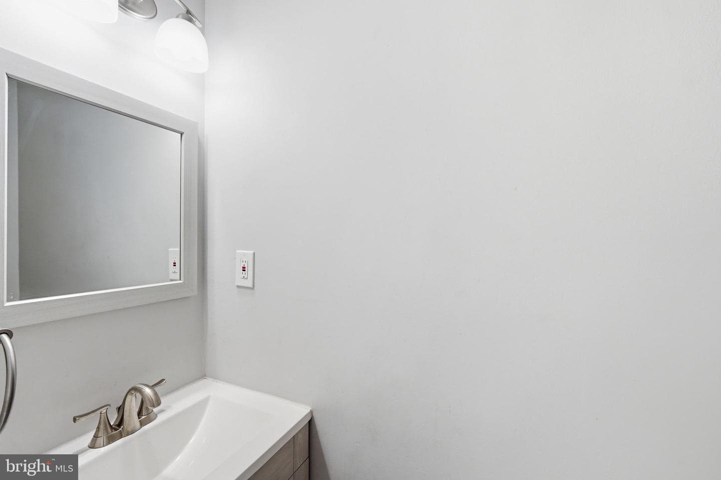 1102 Barnaby Terrace SE photo 17