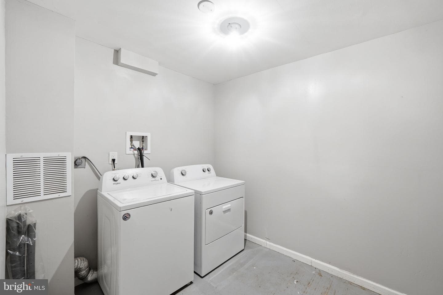 1102 Barnaby Terrace SE photo 8