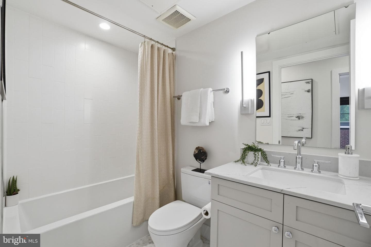 2642 39th Street NW #6 photo 11