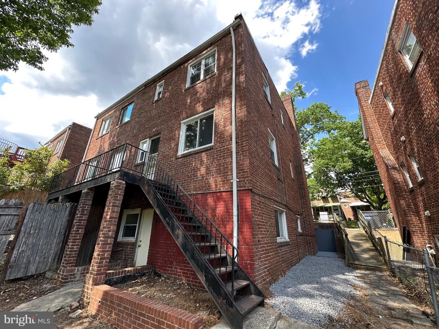 521 Oakwood Street SE photo 37