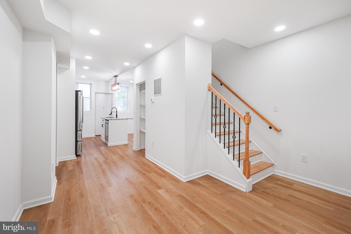 1721 L Street NE photo 5