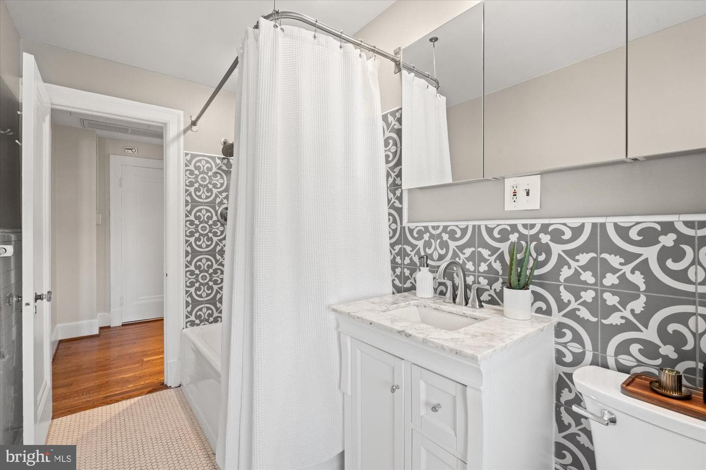 1661 Crescent Place NW #404 photo 23