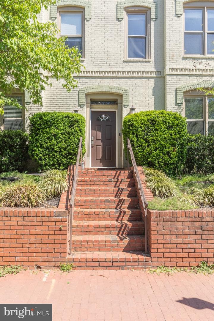 1116 C Street NE #202 photo 3
