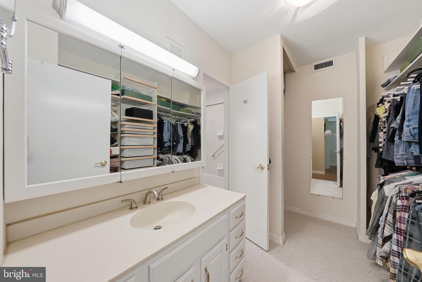 4100 Cathedral Avenue NW #820 photo 25