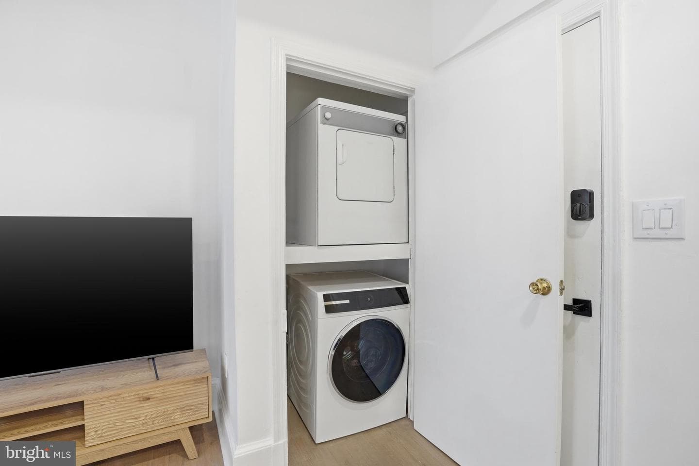 313 C Street SE photo 41