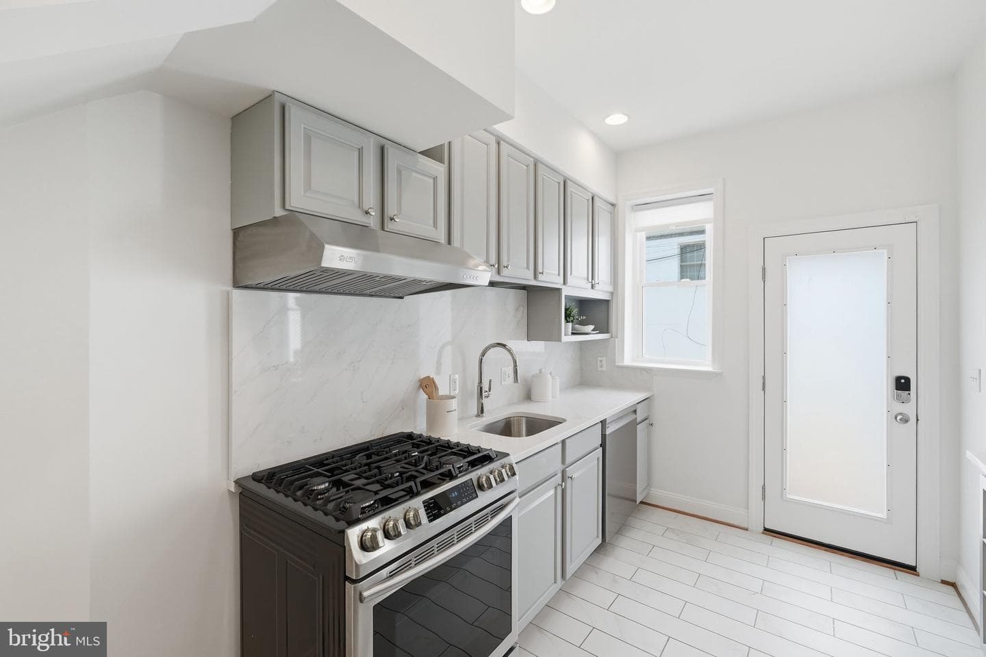 1005 Irving Street NW photo 9